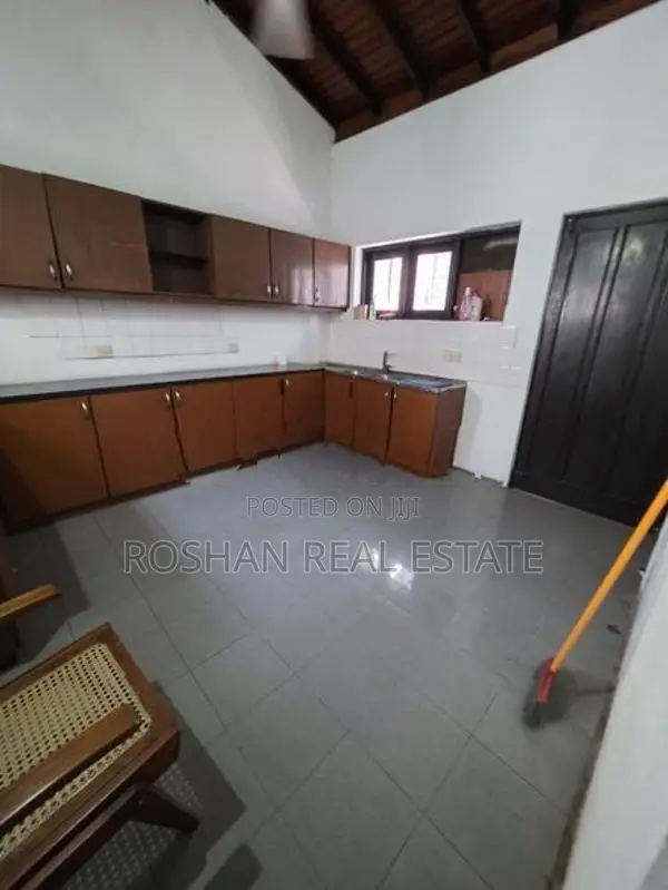 FULLY FURNISHED LUXURY HOUSE FOR RENT COLOMBO 8 FE2760