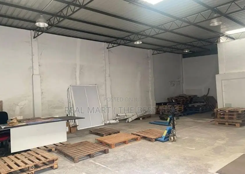 KATUNAYAKE : 2040 SQFT (72.8P) WAREHOUSE WITH BARE LAND FOR SALE