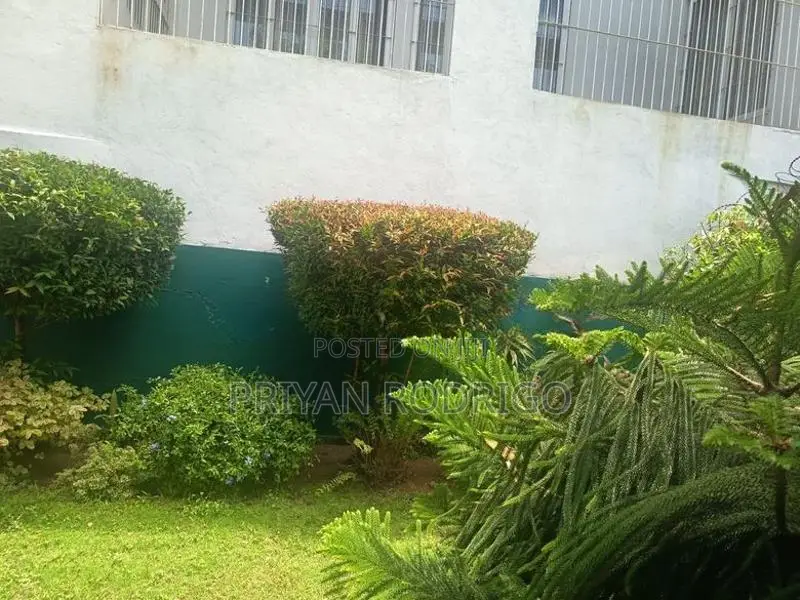 Colombo 15 - 04 Room Commercial Unit on 8.7 perches of Land For Sale