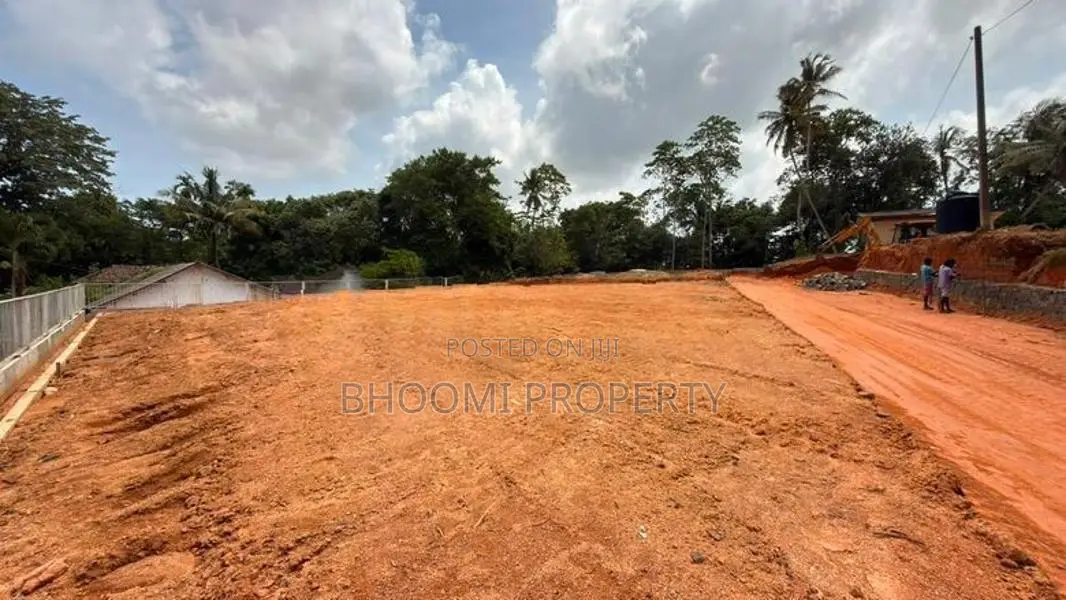 ගාල්ල නගරයට අතේදුරින් අගනා බිම් කොටස්