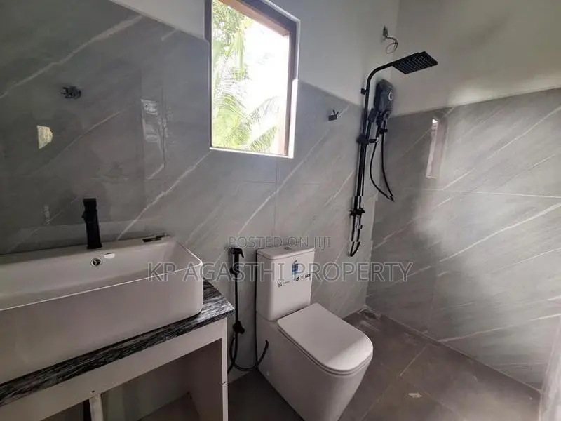 Newly House for Sale in Thalawathugoda