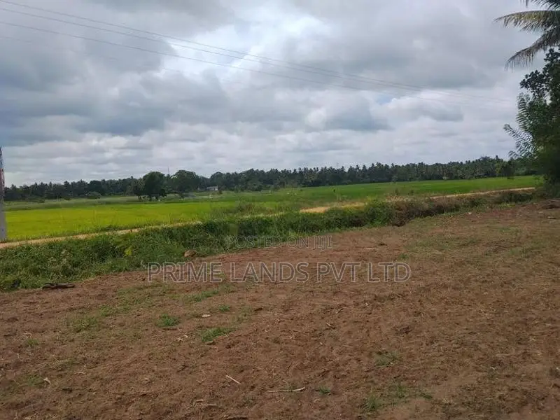 අනුරාධපුර අවටින් සින්නක්කර බිම්කොටස්