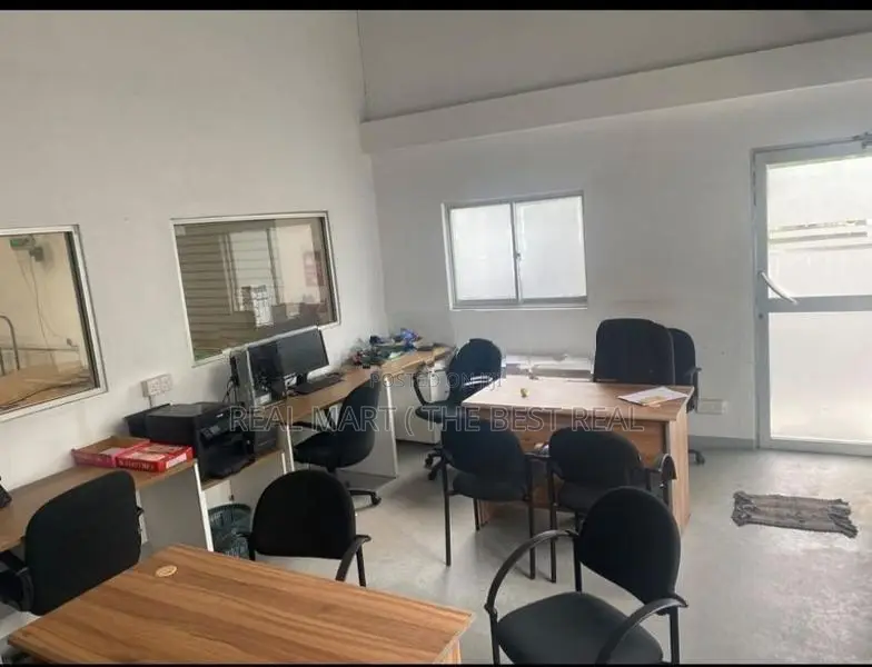 KATUNAYAKE : 2040 SQFT (72.8P) WAREHOUSE WITH BARE LAND FOR SALE