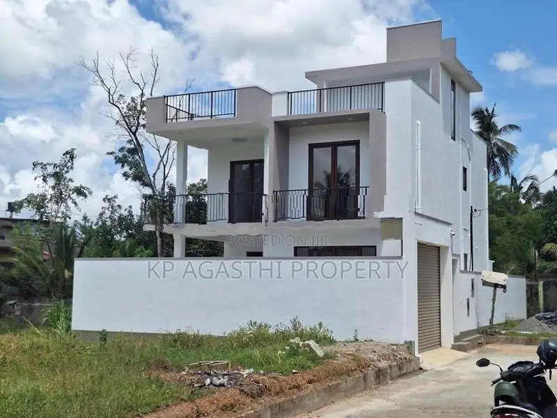 Brand New Luxury House for Sale in Kottawa