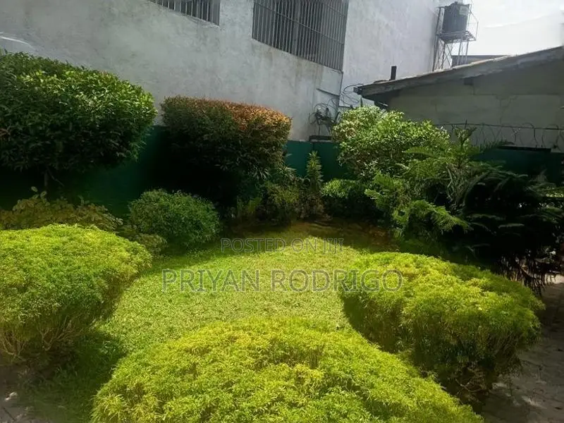 Colombo 15 - 04 Room Commercial Unit on 8.7 perches of Land For Sale