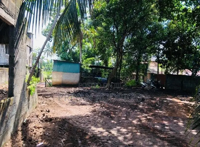 Nugegoda Thalapathpitiya 13.7 Perches of Land for Sale