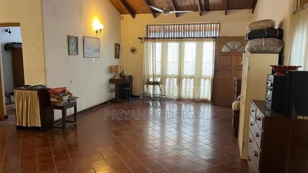 Nawala - off 1st Lane 04 Bed Room House on 14.1 Perches of Land for Sa