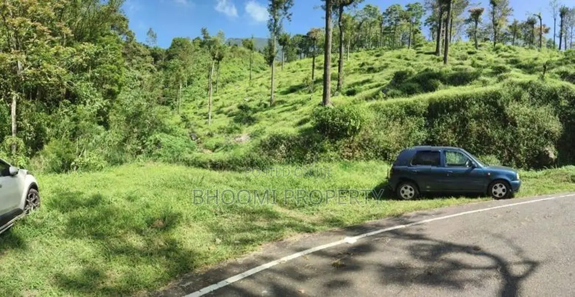 හපුතලෙන් ඉඩමක්