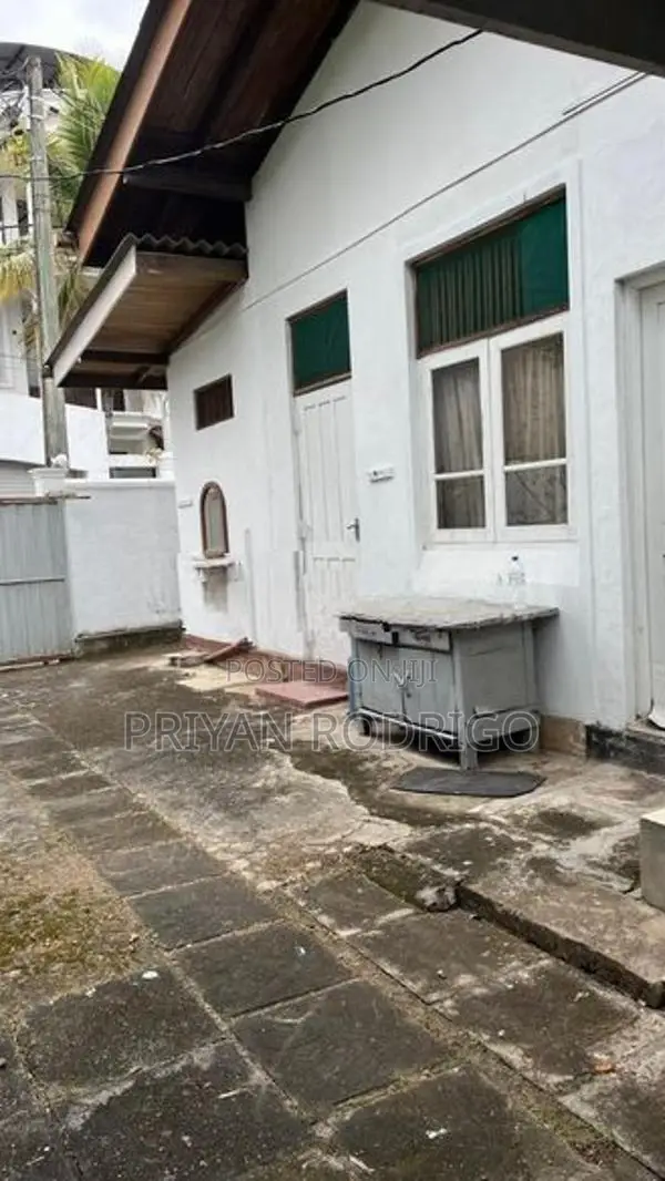 Nawala - off 1st Lane 04 Bed Room House on 14.1 Perches of Land for Sa