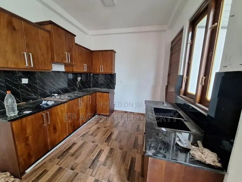 Newly House for Sale in Thalawathugoda