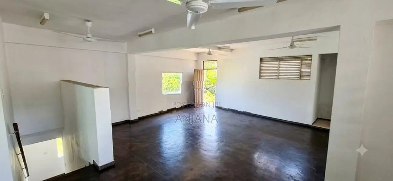 3000 Sq.ft - Commercial Building for Rent in Kottawa