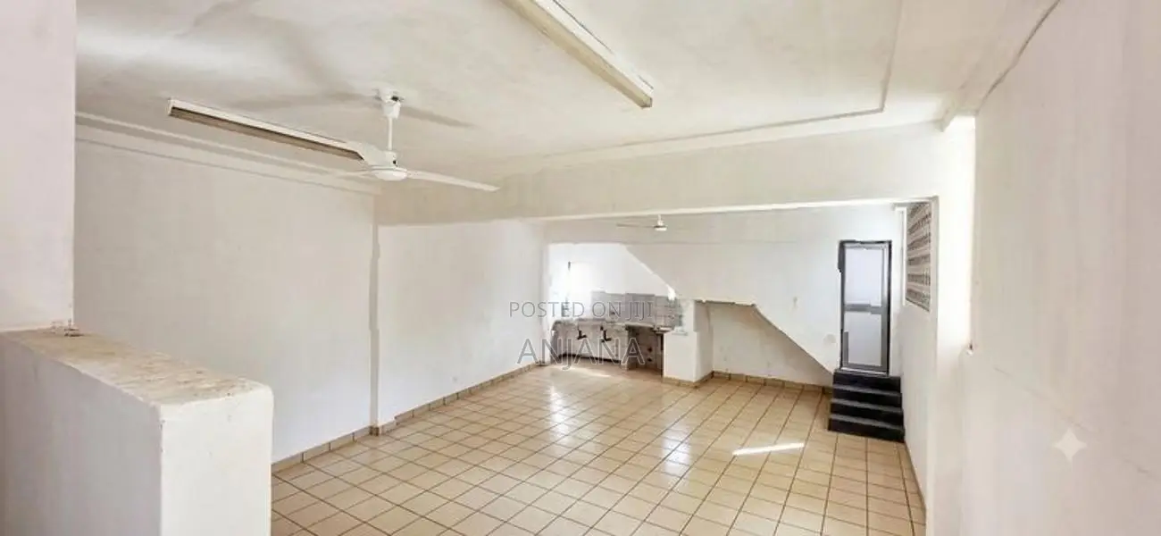 3000 Sq.ft - Commercial Building for Rent in Kottawa
