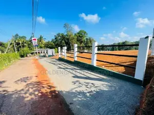Valuable Land for Sale Near the Kandy Rd in Kalagedihena