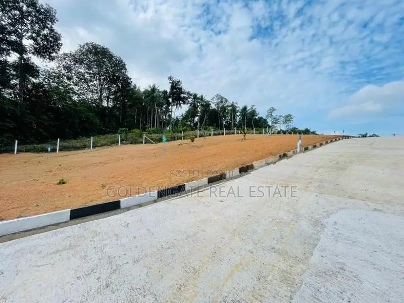 Valuable Land for Sale Near the Kandy Rd in Kalagedihena