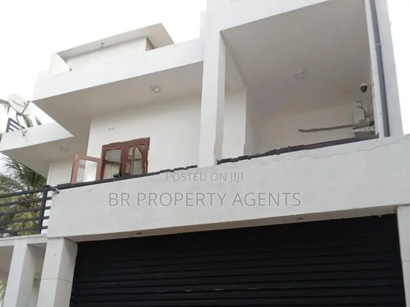 Three Storey House for Sale in Athurugiriya