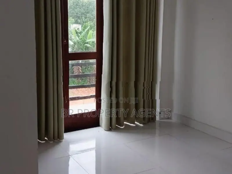 Three Storey House for Sale in Athurugiriya