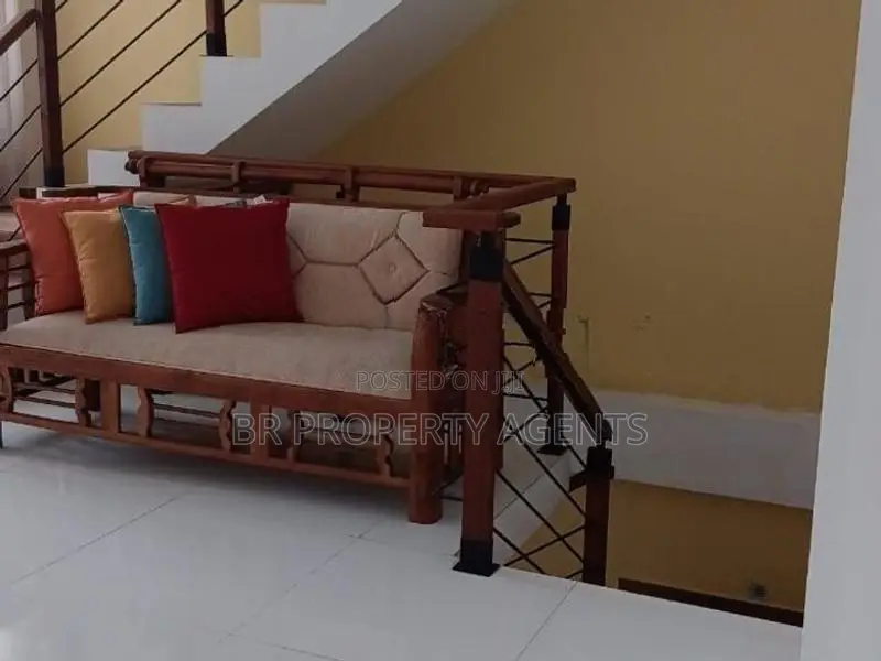 Three Storey House for Sale in Athurugiriya