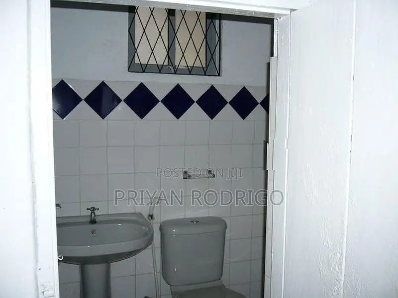 Nugegoda Railway avenue Colonial Bungalow on 30 Perches of land for Sa