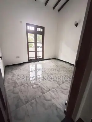 Boralesgamuwa, 05 Rooms Commercial Unit on 9.2 Perches of Land for sal