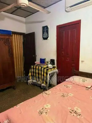 Mahara Kadawatha, Mahawela Road House on 18 Perches of Land for Sale