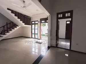 Boralesgamuwa, 05 Rooms Commercial Unit on 9.2 Perches of Land for sal