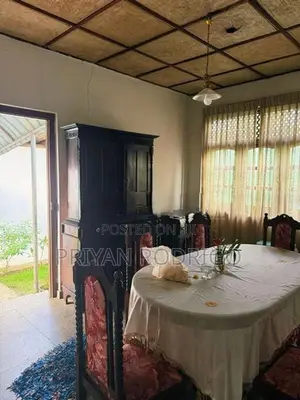 Mahara Kadawatha, Mahawela Road House on 18 Perches of Land for Sale