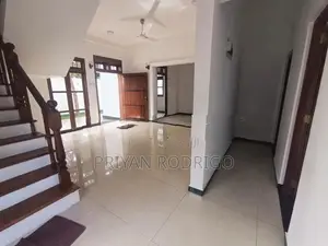 Boralesgamuwa, 05 Rooms Commercial Unit on 9.2 Perches of Land for sal