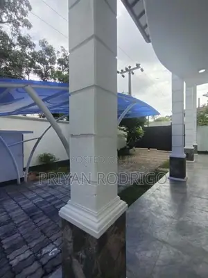 Boralesgamuwa, 05 Rooms Commercial Unit on 9.2 Perches of Land for sal