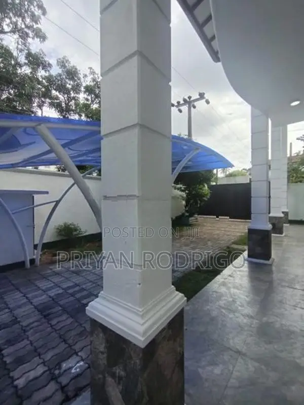 Boralesgamuwa, 05 Rooms Commercial Unit on 9.2 Perches of Land for sal