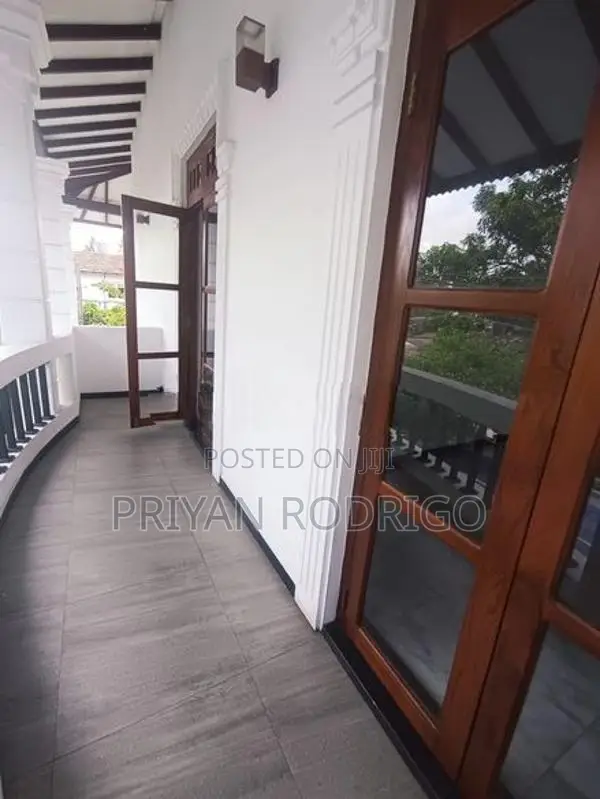 Boralesgamuwa, 05 Rooms Commercial Unit on 9.2 Perches of Land for sal