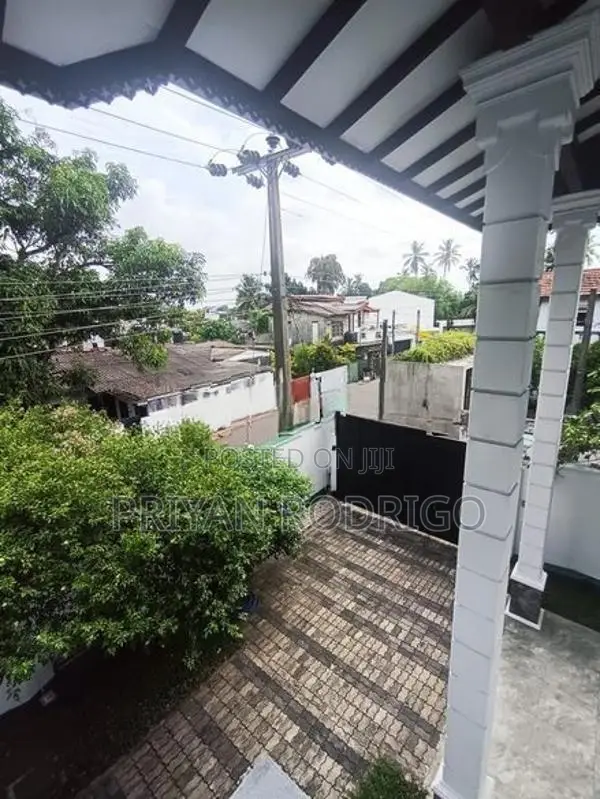 Boralesgamuwa, 05 Rooms Commercial Unit on 9.2 Perches of Land for sal