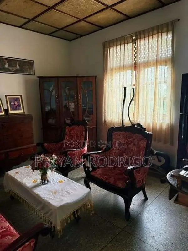 Mahara Kadawatha, Mahawela Road House on 18 Perches of Land for Sale