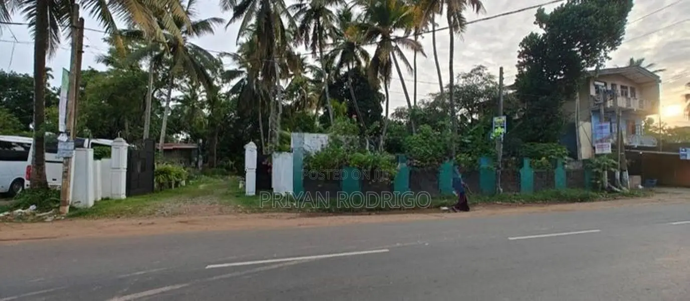 Kelaniya 229 Perches of Land with 02 Warehouses & A House for Sale