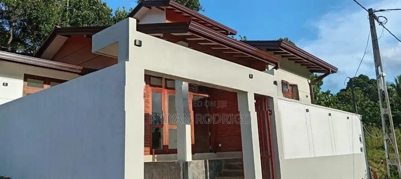 Athurugiriya, 3BR Modern Single Storey hOuse of 07 Perch Land for Sale