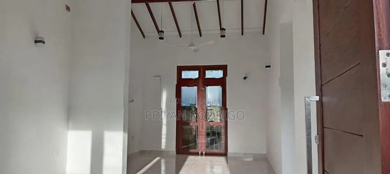 Athurugiriya, 3BR Modern Single Storey hOuse of 07 Perch Land for Sale