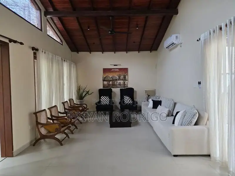 Luxury Fully Furnished 04 Bed rooms House for Rent in Maharagama