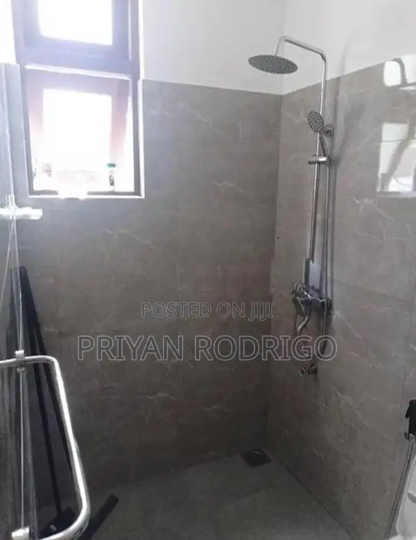 Athurugiriya, 3BR Modern Single Storey hOuse of 07 Perch Land for Sale