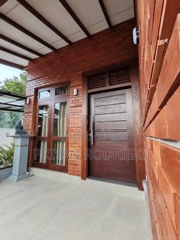 Athurugiriya, 3BR Modern Single Storey hOuse of 07 Perch Land for Sale