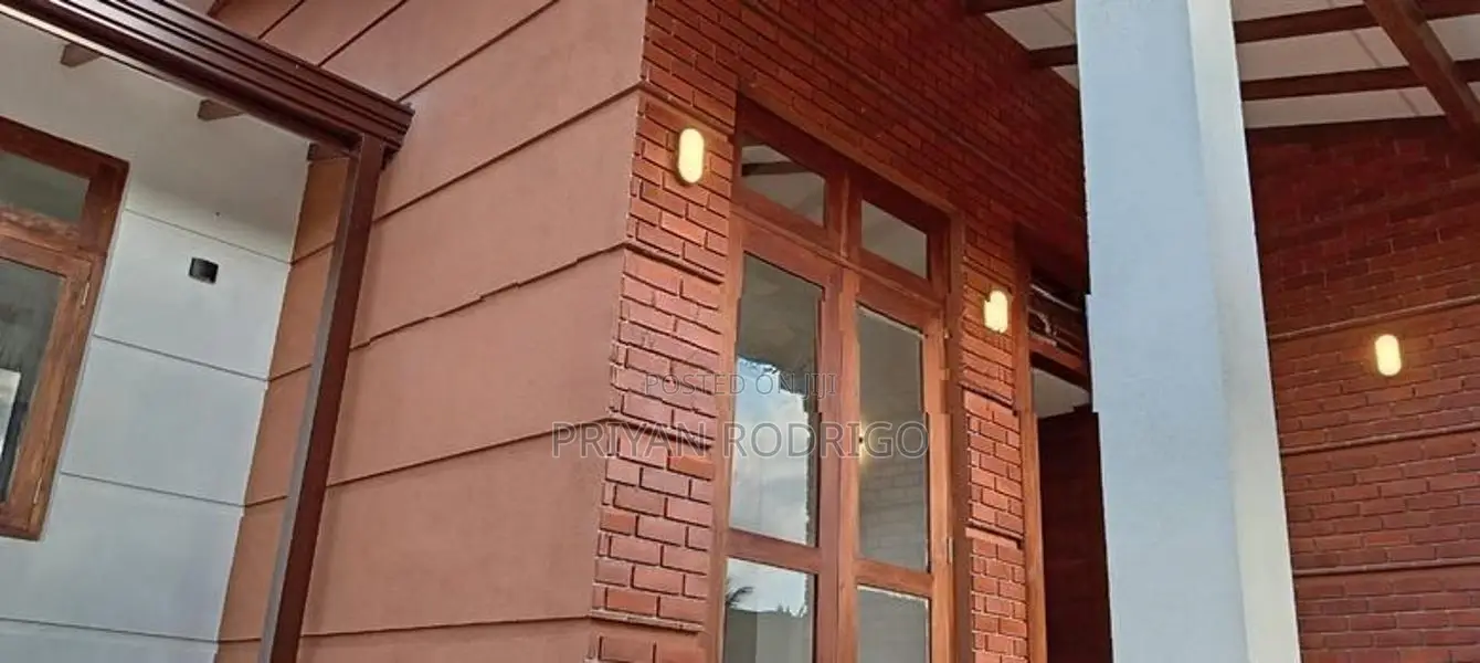Athurugiriya, 3BR Modern Single Storey hOuse of 07 Perch Land for Sale