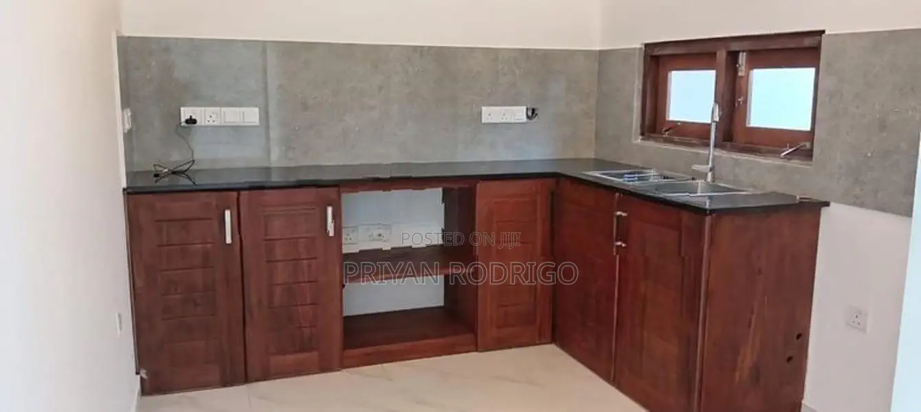 Athurugiriya, 3BR Modern Single Storey hOuse of 07 Perch Land for Sale