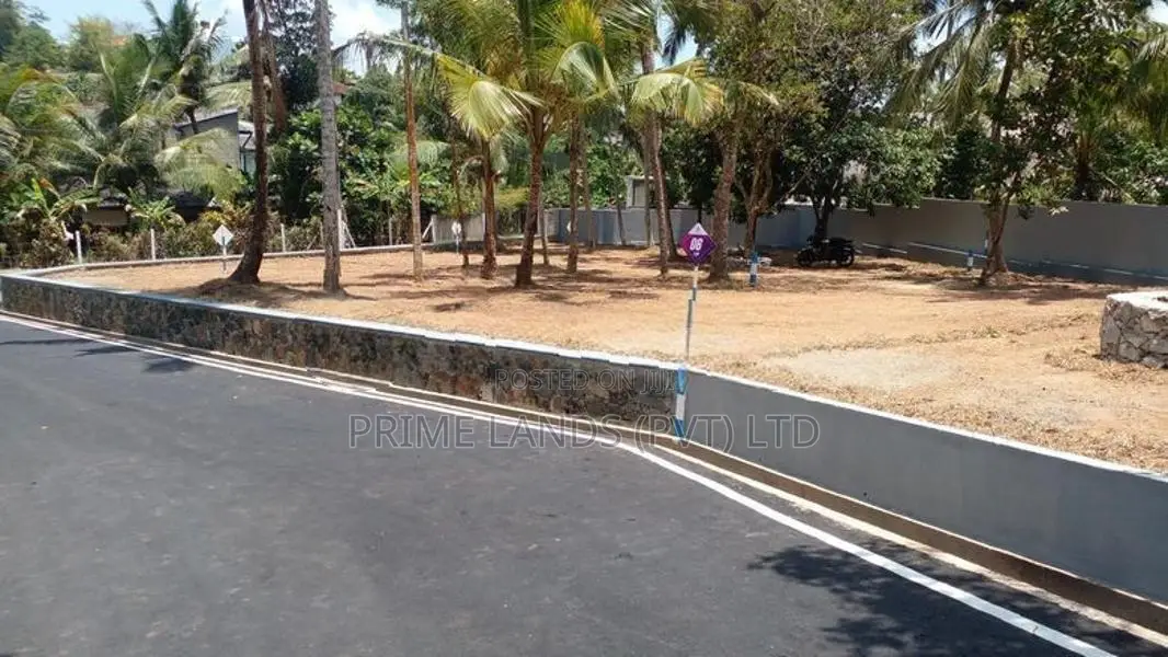 ගාල්ල කරාපිටියෙන් බිම් කොටස්
