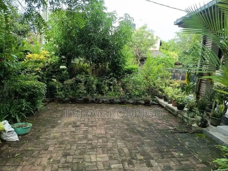 Rajagiriya, Park Lane 19.75 Perches of Land & Livable House for Sale