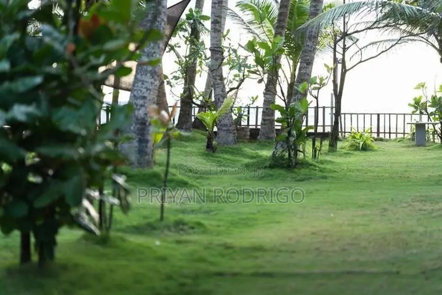 Wadduwa, Hotel property on the beach for Sale