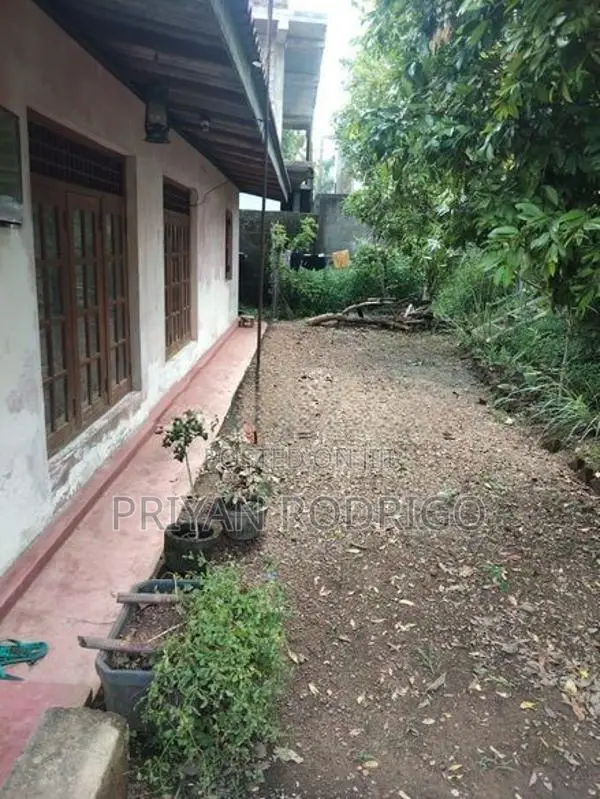 Kottawa - Makumbura 35 Perches of Land with a liveable House for Sale