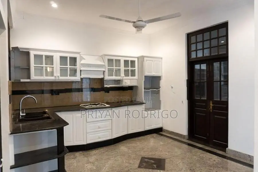 Kotte Beddegana, Luxury House on 17 Perches of Land for Sale