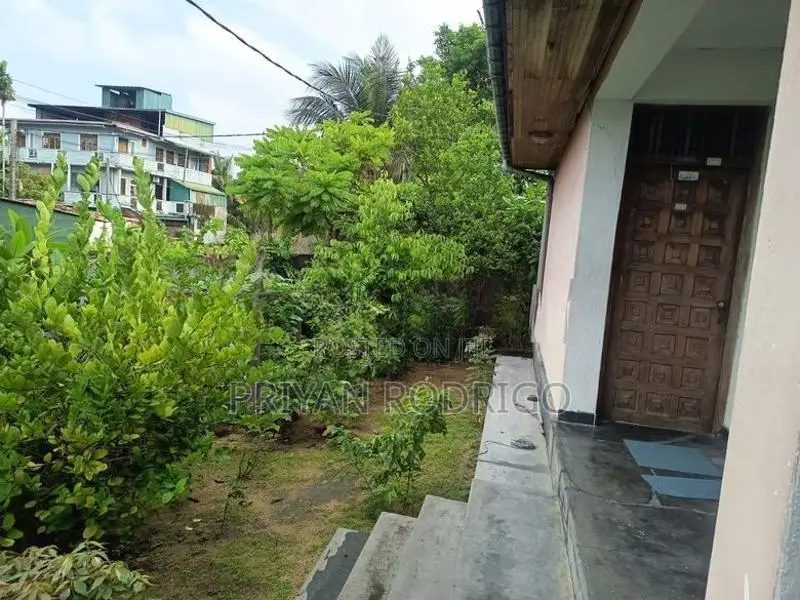 Rajagiriya, Park Lane 19.75 Perches of Land & Livable House for Sale