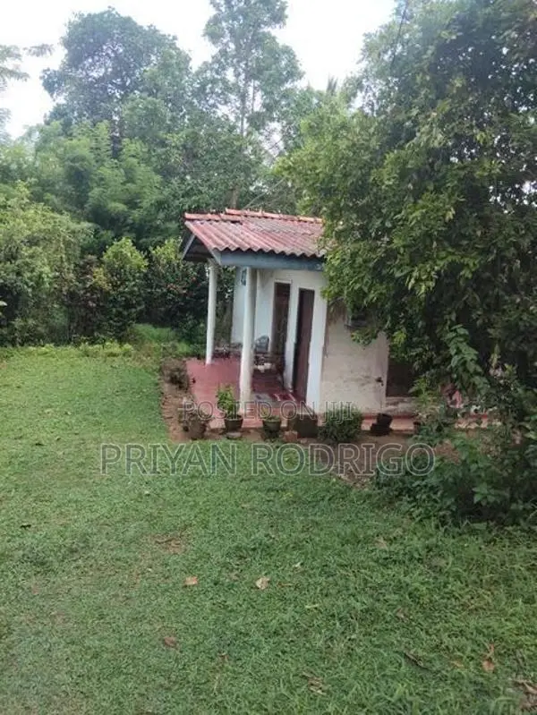 Kottawa - Makumbura 35 Perches of Land with a liveable House for Sale
