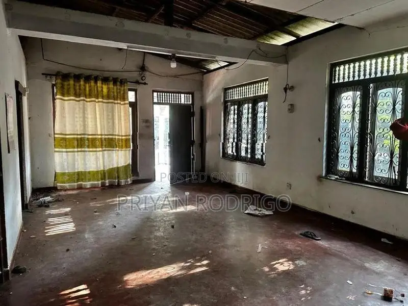 Kottawa Rukmalgama 16.5 Perches of Land with an Old House for Sale