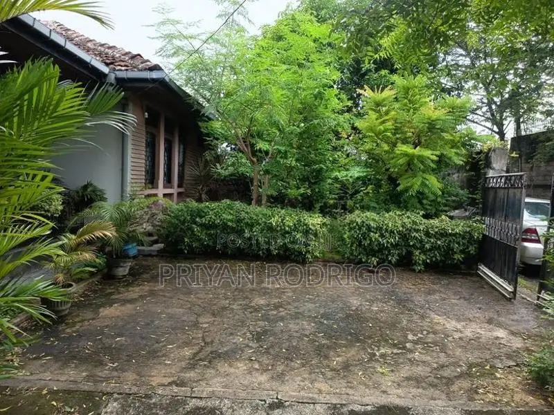 Rajagiriya, Park Lane 19.75 Perches of Land & Livable House for Sale