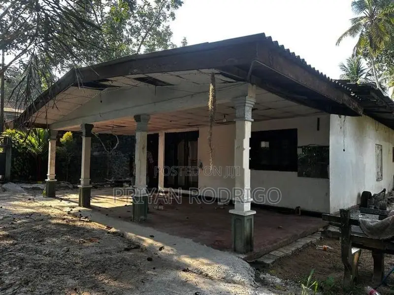 Kottawa Rukmalgama 16.5 Perches of Land with an Old House for Sale